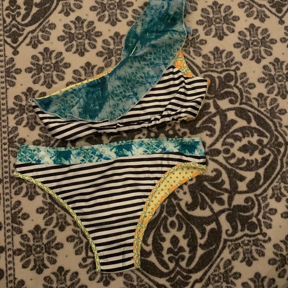 🏖️🌴 Unique reversible bikini - Picture 3 of 9